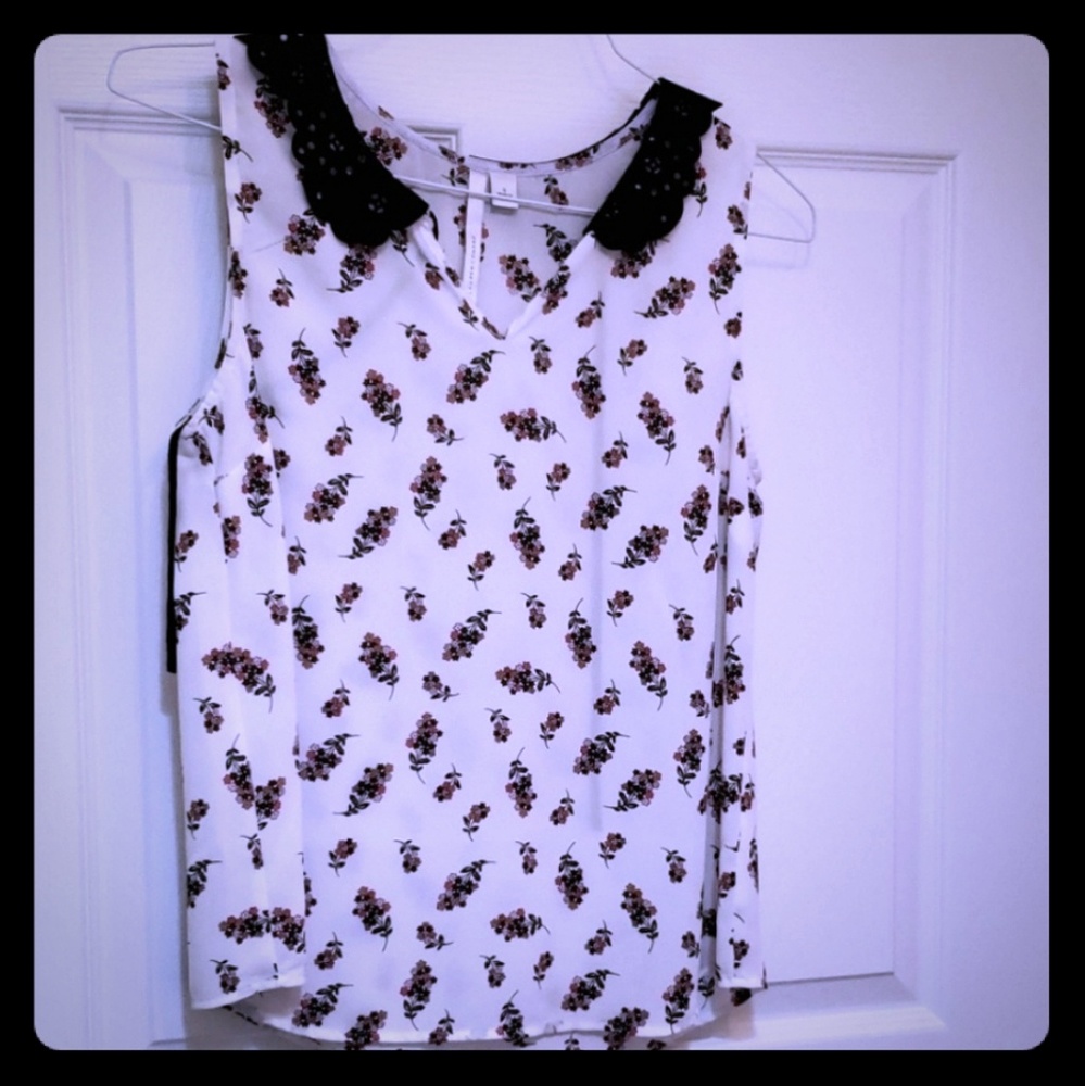 Ladies sleeveless blouse size small